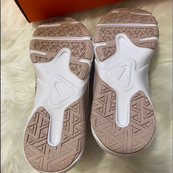 Brand new, still in box, never worn Nikes! Size 5.5 - Picture 7 of 9